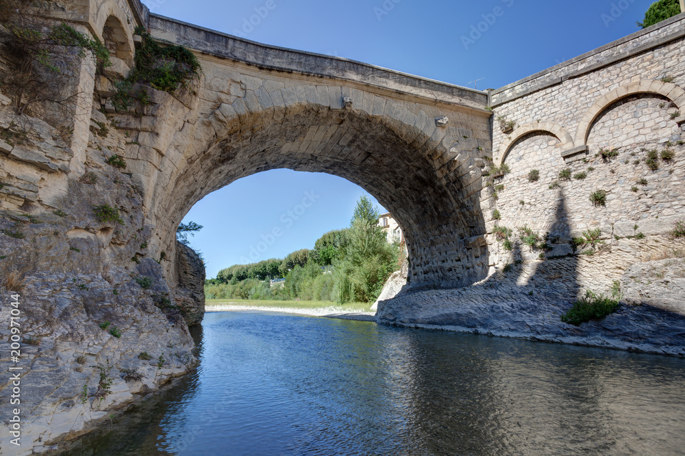 Fototapeta premium Vaison-La-Romaine - Le pont sur l Ouvese - Vaucluse