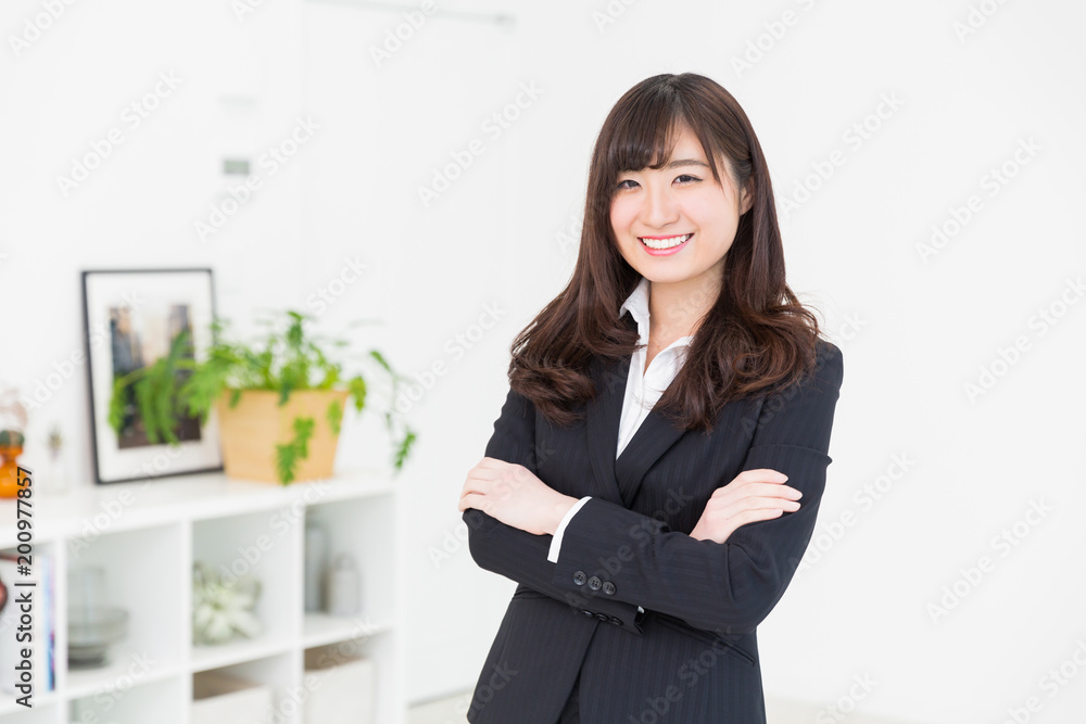 リラックスする女性 ビジネス リラックスする女性 ビジネス