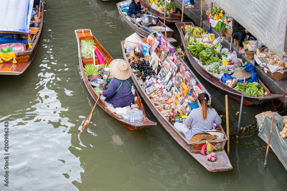 Obraz premium Damnoen Saduak floating market