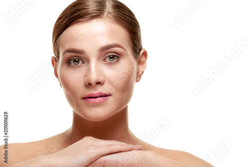 Canvas-taulu Portrait of beautiful minded woman with fresh daily make-up
