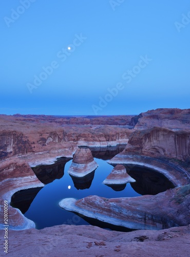 Reflection Canyon moonrise，Lake Powell, Utah