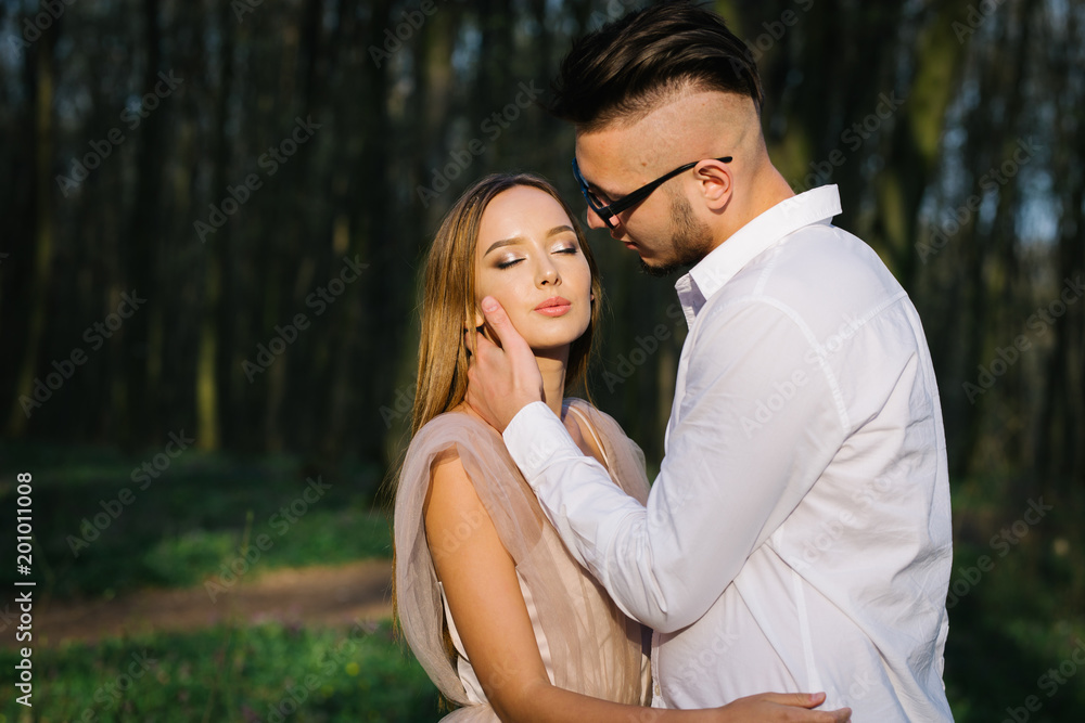 Naklejka premium Wedding couple in the forest, sunset