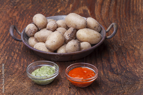 Kartoffeln von Kanarischen Inseln mit Mojo photo