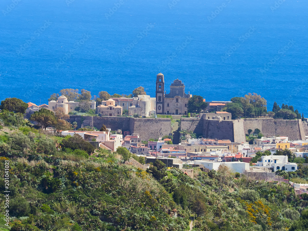 Obraz premium The castle of Lipari, Aeolian islands, Sicily, Italy 