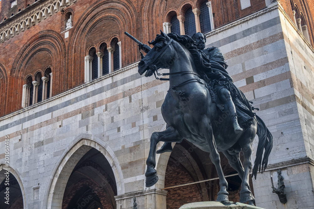 Fototapeta premium Piacenza: Piazza Cavalli, main square of the city