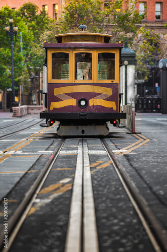Obraz na płótnie Historic San Francisco Cable Car on California Street, USA w salonie