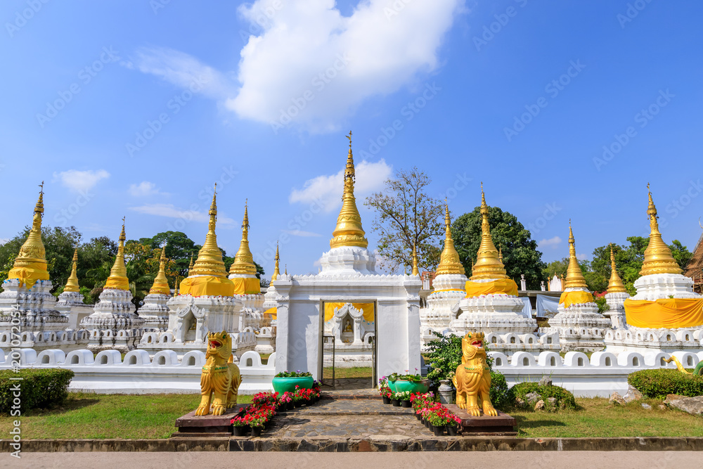Naklejka premium Wat Phra Chedi Sao Lang or twenty pagodas temple at Lampang, Thailand