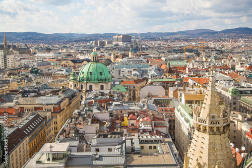 Fototapeta Naklejka Na Ścianę i Meble -  Panorama, Altstadt und Sehenswürdigkeiten von Wien, Österreich