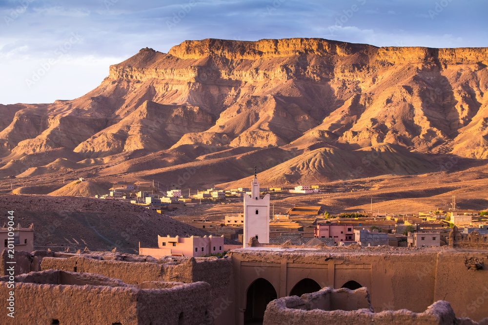 tamnougait eine historische stadt im draa tal in marokko - obrazy, fototapety, plakaty 