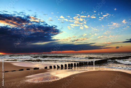 Wschód słońca na plaży w Chałupach