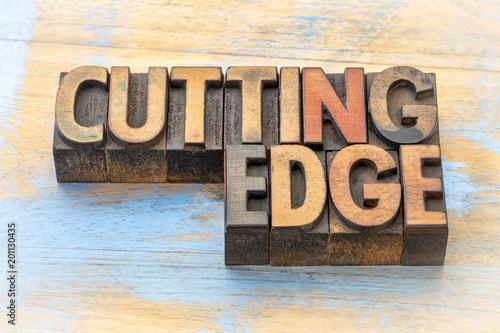 фотографія cutting edge word abstract in wood type