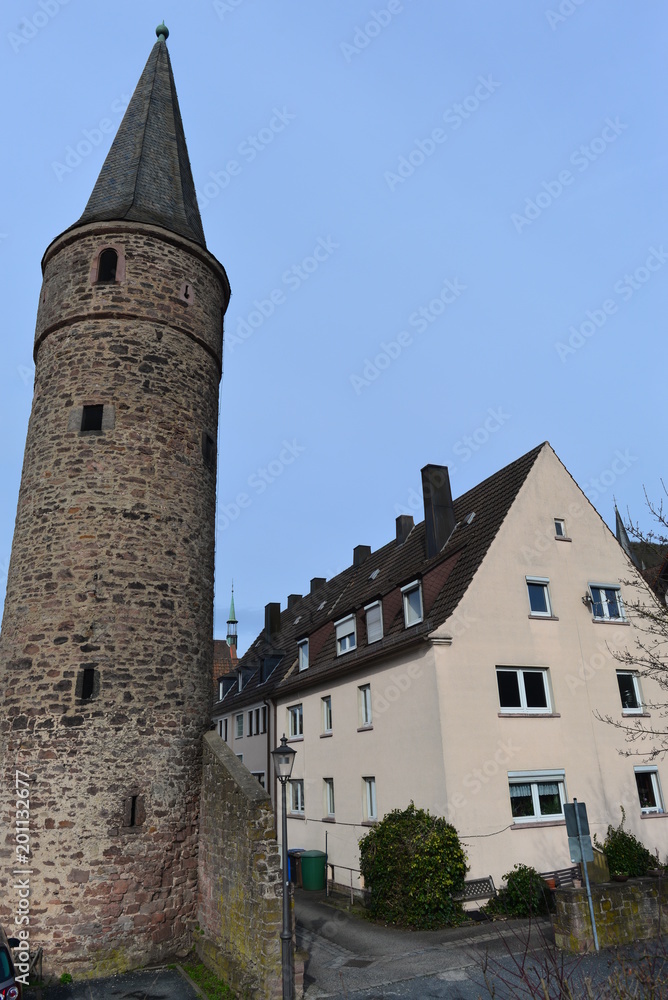 Reste der spätmittelalterlichen Stadtmauer / Eulenturm in Gemünden am Main