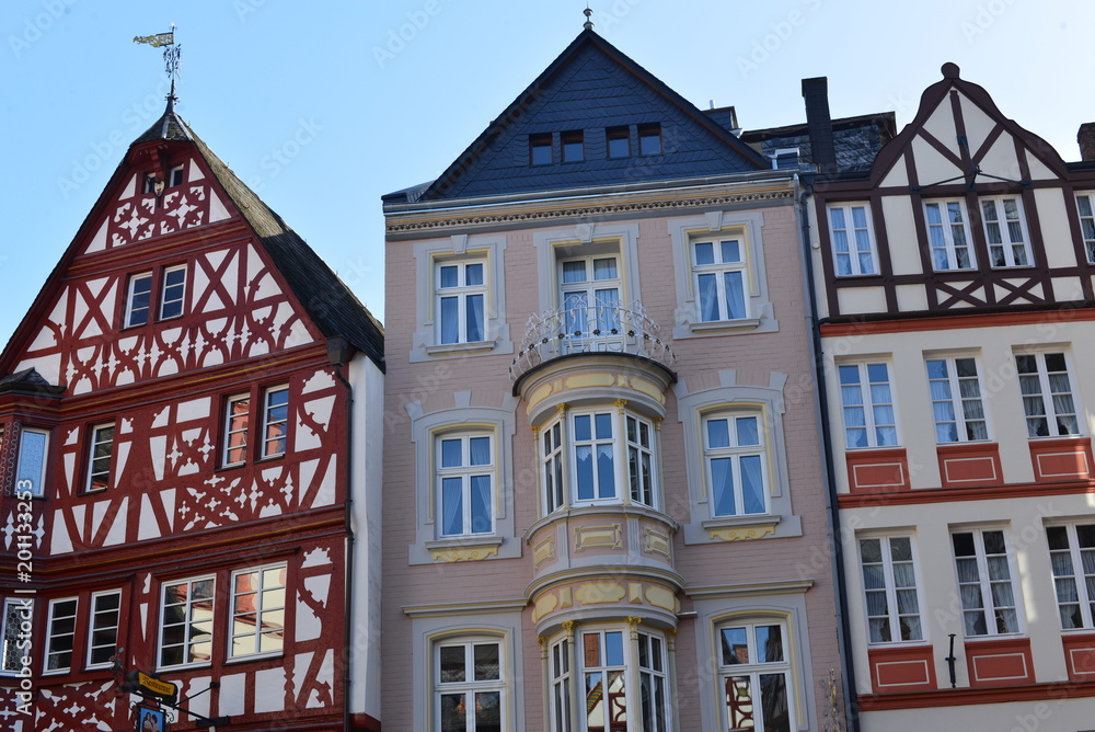 Fototapeta premium Historischer Marktplatz in Bernkastel Kues Rheinland-Pfalz 