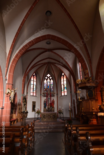 Innenansicht der katholischen Pfarrkirche St. Michael und St. Sebastian in Bernkastel Kues  © Ilhan Balta