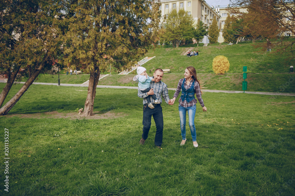 Obraz premium family in a park