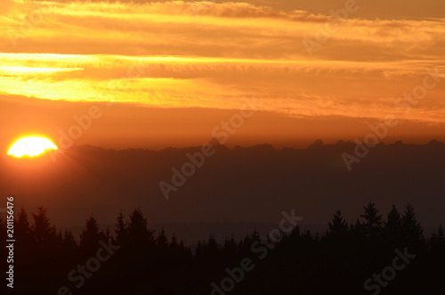 Sonnenaufgang mit Alpenblick 