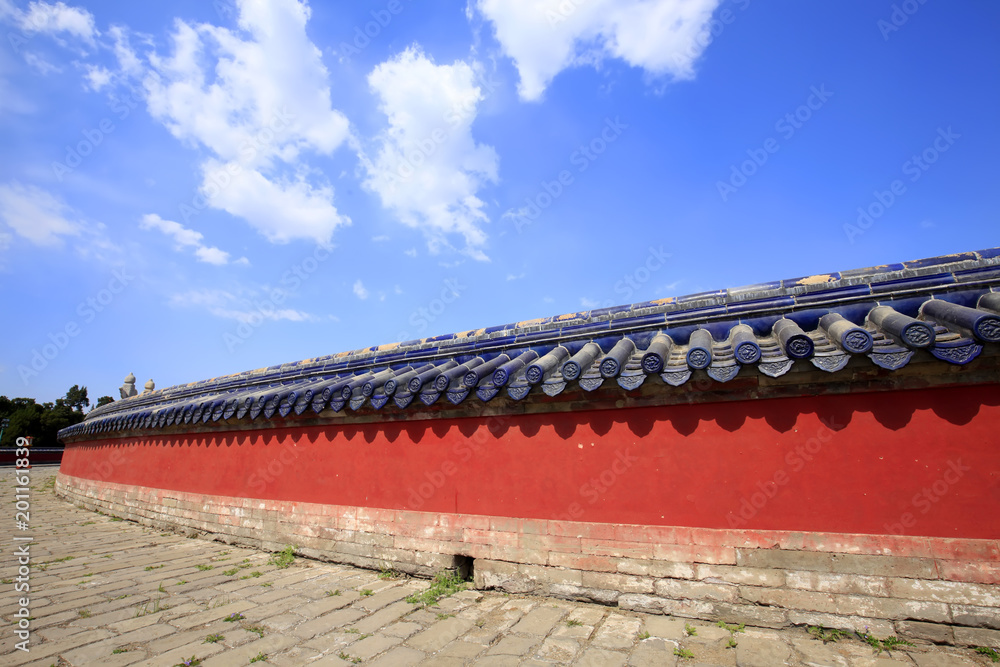The wall of ancient Chinese architecture, glazed tile sculpture The wall of ancient Chinese architecture, glazed tile sculpture