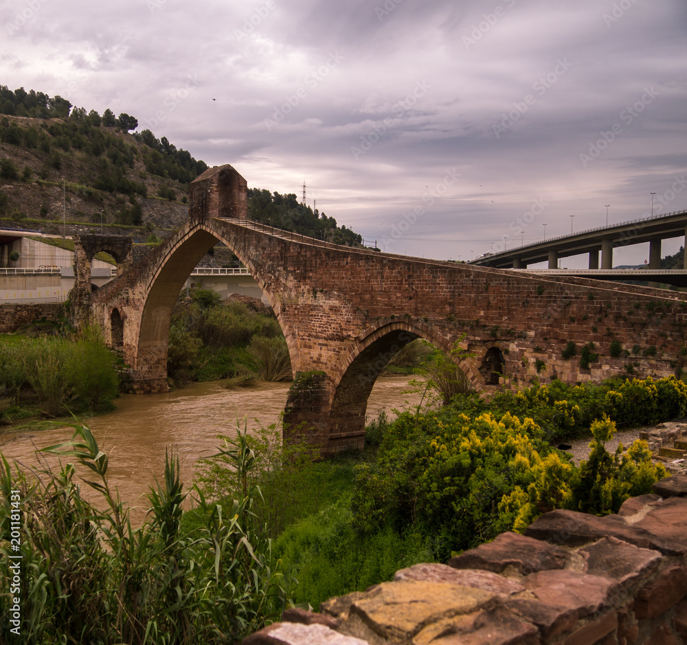 Images and details of the Devil's Bridge in Martorell