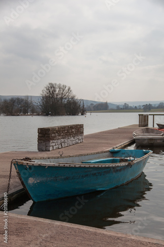 Fototapeta Naklejka Na Ścianę i Meble -  Moored boat in lake