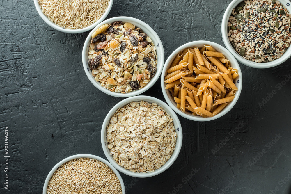 Bowls with whole grain carbohydrates, oats, brown rice, seeds, quinoa and whole grain pasta. Whole grain cereals Bowls with whole grain carbohydrates, oats, brown rice, seeds, quinoa and whole grain pasta. Whole grain cereals