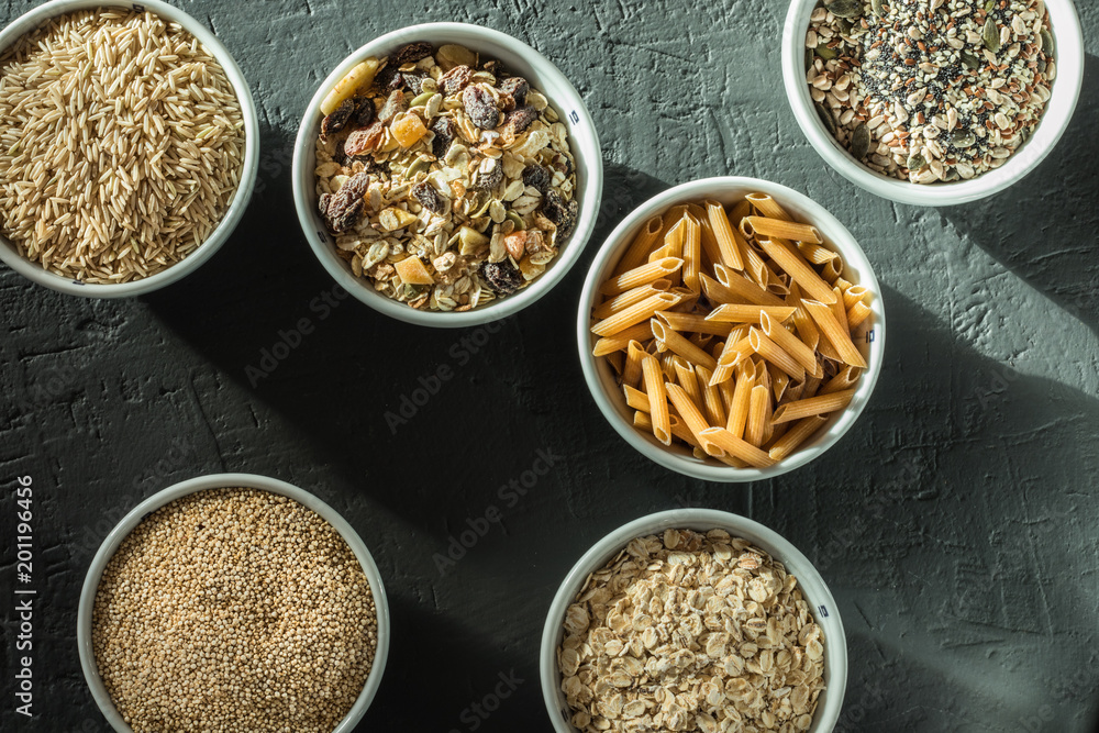 Bowls with whole grain carbohydrates, oats, brown rice, seeds, quinoa and whole grain pasta. Whole grain cereals Bowls with whole grain carbohydrates, oats, brown rice, seeds, quinoa and whole grain pasta. Whole grain cereals