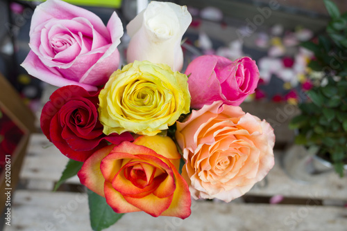 bouquet de roses multicolore