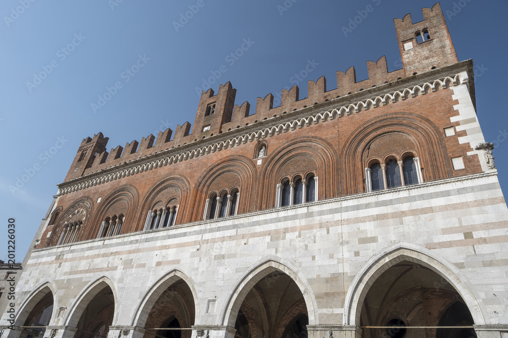 Piacenza: Piazza Cavalli, main square of the city