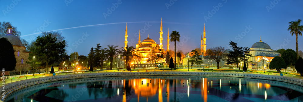 Sultanahmet Camii or Blue Mosque at dusk, Istanbul, Turkey