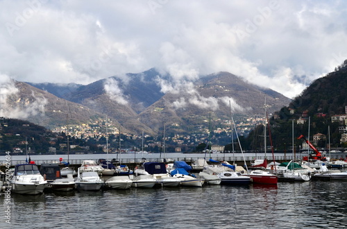 Hafen in Como am Morgen