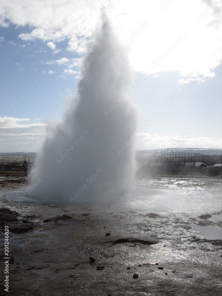 GEYSER ISLANDE (GEYSIR) éruption eau