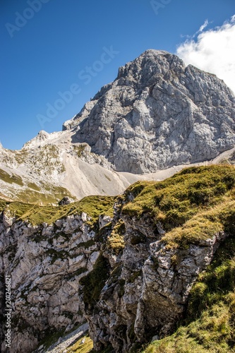 Berggipfel des Mangart in den Julischen Alpen