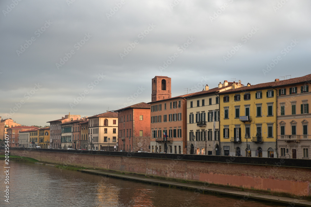 Quais de l'Arno à Pise en Toscane, Italie
