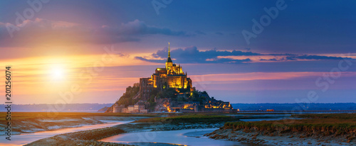 Photo Mont Saint-Michel view in the sunset light