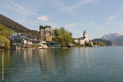 Blick über den Wofgangsee auf St. Wolfgang photo