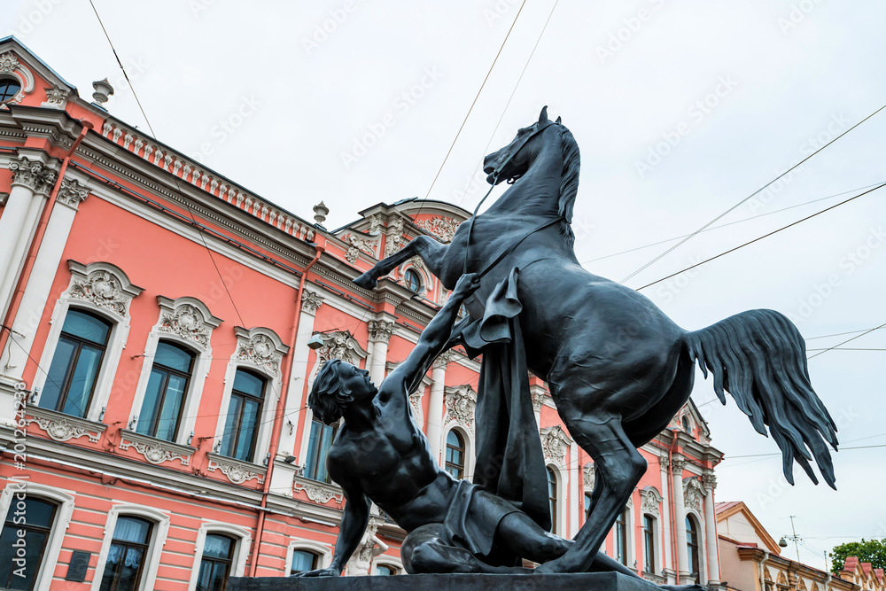 Obraz premium Horse tamer sculpture in St.Petersburg