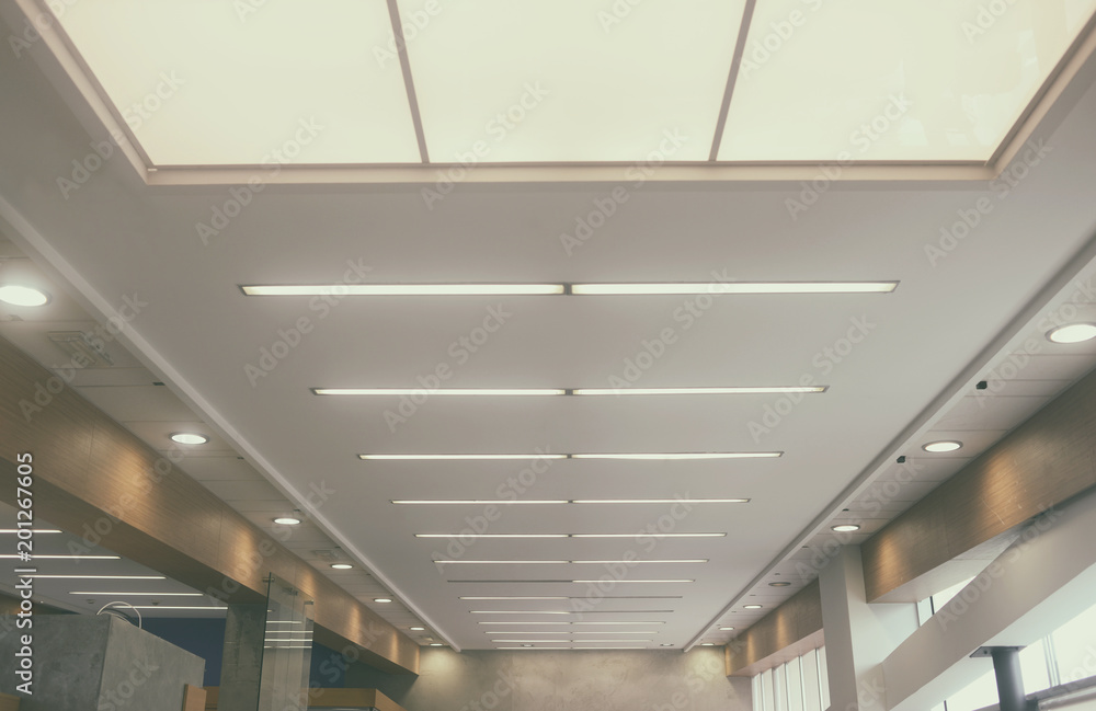 Obraz premium Lights from ceiling of business office 