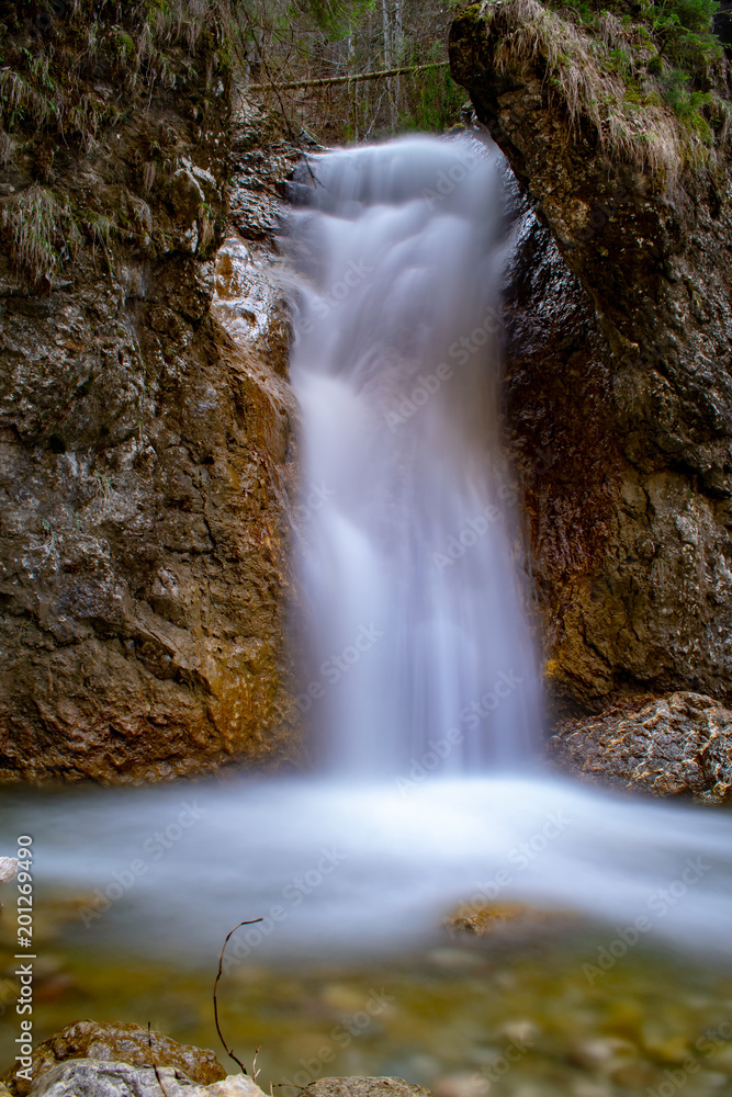 Fototapeta premium Unterer Wasserfall in der Schleifmühlklamm