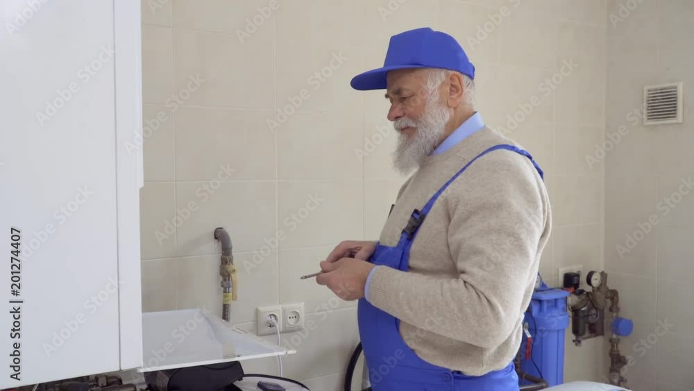 Mature specialist repair boiler Mature specialist repair boiler