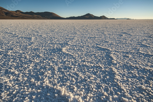 The world s largest salt flat  Salar de Uyuni in Bolivia  photographed at sunrise - South America