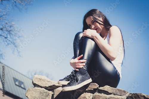 Fotografia Crouched and frightened girl figure