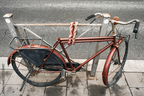 vecchia bicicletta olandese photo