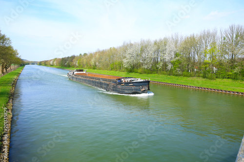 Fotografia Barge on the Mittellandkanal in Lower Saxony, Germany