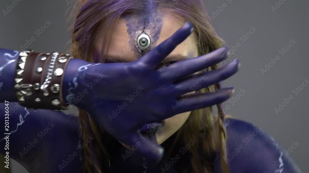 Spiritistic Spiritistic session of the modern sorceress with the third eye in the ...