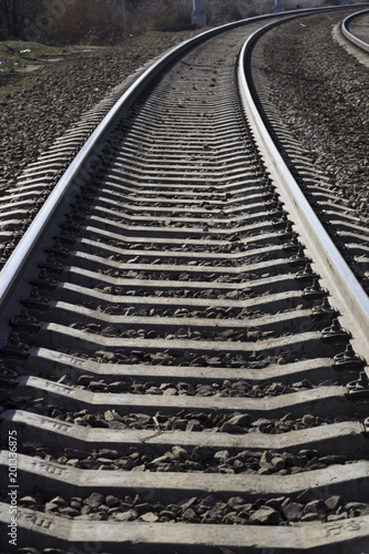 Код стоковой фотографии без лицензионных платежей — 1047242317  Railroad tracks to the horizon