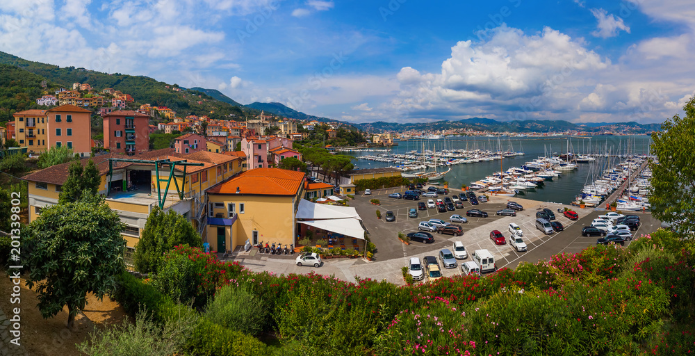 Fototapeta premium Le Grazie in Cinque Terre - Italy