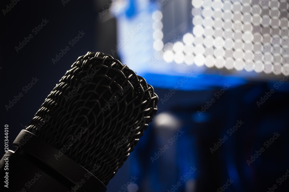 Film Aufnahme Mikrofon und Kamera mit LED Scheinwerfer Stock Photo | Adobe  Stock