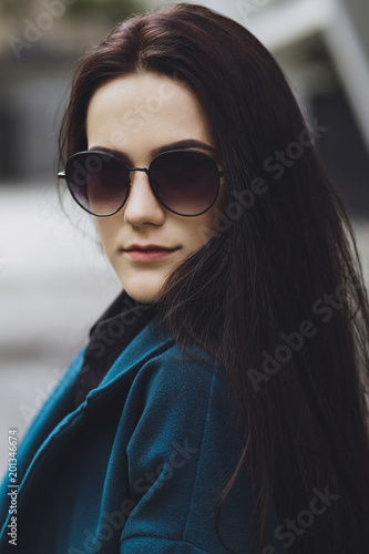 Obraz na płótnie Beautiful brunette girl. Fashionable, stylish with black hair, in a coat and jeans w salonie