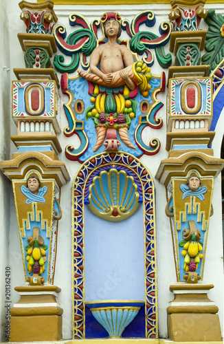 Wallpaper Mural Santuario de la inmaculada concepción. Muestra una arquitectura contemporánea y elegante, aunque su principal atractivo radica en su interior, donde existe una escultura monumental de la Virgen María Torontodigital.ca