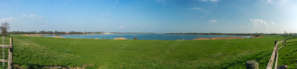 Panorama vom Makkleeberger See bei Leipzig, Deutschland