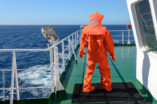 Foto Man in safety immersion suit
